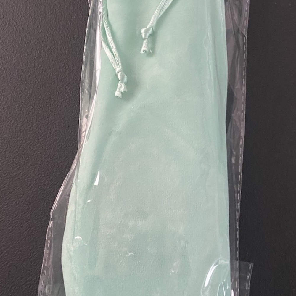Taylor Swift Blue Hair Brush - Picture 3 of 3